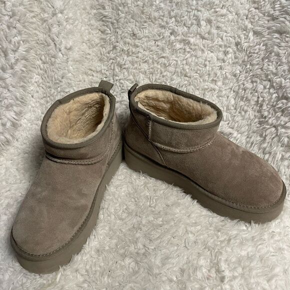 BEARPAW
WOMENS RETRO SHORTY LEATHER SUEDE TAUPE PLATFORM FUR BOOT SZ10 - Picture 4 of 16